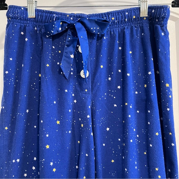 Nick & Nora Christmas Skyline Starry Night Christmas Village. Size Medium. - Picture 15 of 16